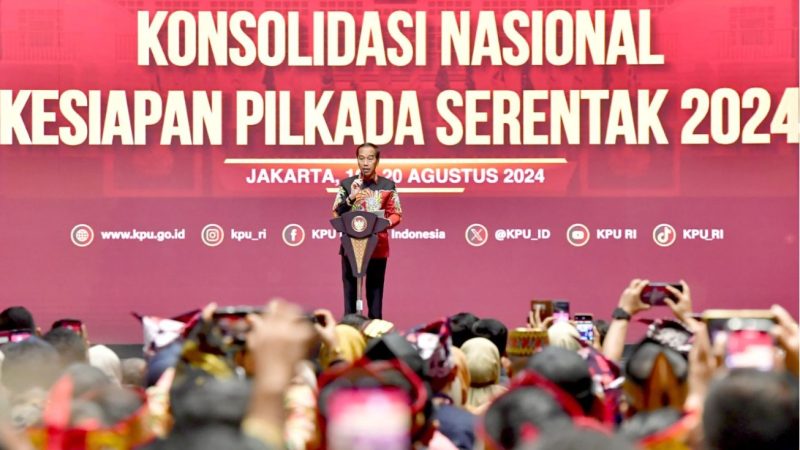 Presiden Joko Widodo menghadiri Rapat Konsolidasi Nasional dalam rangka Kesiapan Pemilihan Kepala Daerah (Pilkada) Tahun 2024, yang digelar di Jakarta Convention Center (JCC), Senayan, Jakarta, pada Selasa, 20 Agustus 2024. Foto: BPMI Setpres/Rusman
