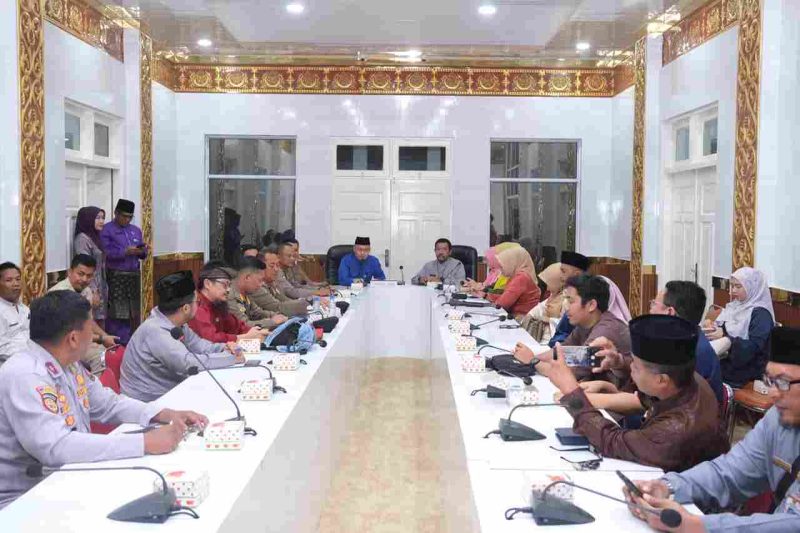 Dinas Kebudayaan dan Pariwisata (Disbudpar) menggelar rapat finalisasi persiapan Tanjungpinang Fest 2024 yang dipimpin langsung Sekretaris Daerah Kota Tanjungpinang, Zulhidayat,S.Hut di ruang rapat lantai 2 kantor wali kota Tanjungpinang, Kepri, Jum'at (2/8/2024). Foto: Diskominfo Tanjungpinang