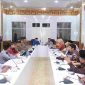 Dinas Kebudayaan dan Pariwisata (Disbudpar) menggelar rapat finalisasi persiapan Tanjungpinang Fest 2024 yang dipimpin langsung Sekretaris Daerah Kota Tanjungpinang, Zulhidayat,S.Hut di ruang rapat lantai 2 kantor wali kota Tanjungpinang, Kepri, Jum'at (2/8/2024). Foto: Diskominfo Tanjungpinang
