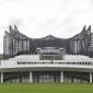 Suasana Istana Negara dan Istana Garuda difoto dari Sumbu Kebangsaan di IKN, Penajam Paser Utara, Kalimantan Timur, Jumat (9/8/2024). Menurut Menteri PUPR sekaligus Plt Kepala Otorita IKN Basuki Hadimuljono, per 10 Agustus 2024 pemerintah akan menyetop sementara proyek pembangunan IKN yang berhubungan dengan kegiatan luar dikarenakan akan fokus untuk persiapan penyelenggaran upacara Kemerdekaan Indonesia. ANTARA FOTO/M Risyal Hidayat/aww.