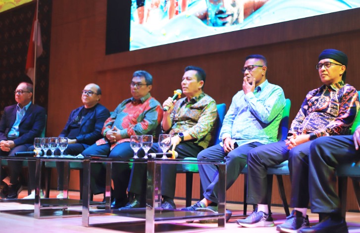 Gubernur Kepri Ansar Ahmad menghadiri sekaligus berdiskusi dalam kegiatan Kepri Tourism Forum 2024 yang diselenggarakan di Ballroom Aston Batam Hotel & Residence, Pelita Kota Batam, Kamis (22/8/2024). Foto: Diskominfo Kepri