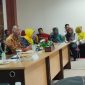 Sekretaris Daerah Provinsi Kepulauan Riau Adi Prihantara secara resmi membuka pertemuan yang membahas penanggulangan penyakit AIDS, Tuberculosis dan Malaria (ATM) di Provinsi Kepulauan Riau yang berlangsung di Ruang Rapat Utama, Lantai lV Kantor Gubernur Kepri, Dompak, Kamis (8/8/2024). Pertemuan ini diikuti oleh seluruh pemerintah kabupaten/kota se-Provinsi Kepri baik secara daring maupun luring. Foto: Diskominfo Kepri