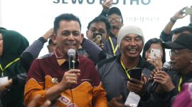 Gubernur Ansar saat menhadiri Apel Siaga Satlinmas, Pemberdayaan Perlindungan Masyarakat di Nagoya Mansion Hotel, Batam. Foto: Diskominfo Kepri