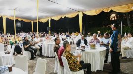 Warga masyarakat dari berbagai perumahan di Batam Center, termasuk Perumahan Beverly, Bonavista, Diamond Palace, Citra Land, dan Grand Maganda antusias mendengarkan berbagai program strategis yang dipaparkan Gubernur Kepri Ansar Ahmad saat bersilaturahmi ke tempat tersebut, Jumat (2/8/2024). Foto: Diskominfo Kepri