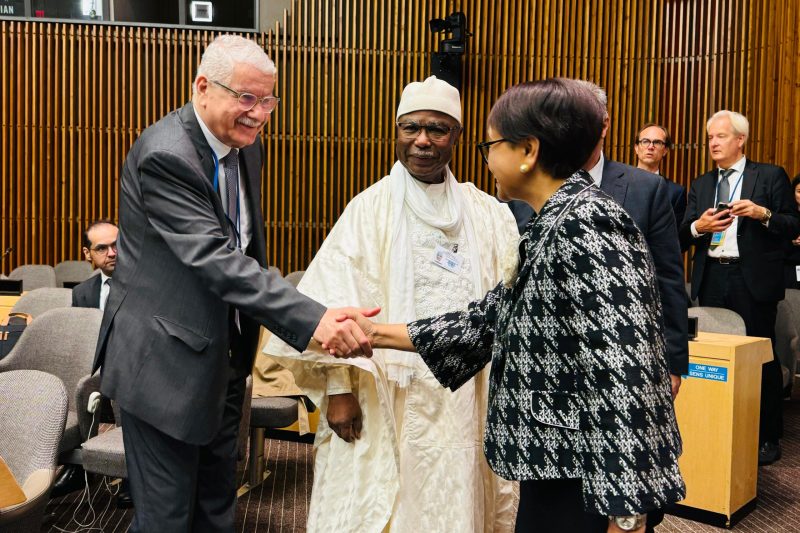 Menteri Luar Negeri RI Retno Marsudi (kanan), dalam Pertemuan Koordinasi Organisasi Kerja Sama Islam (OKI) Tahunan Tingkat Menteri, di Markas Besar Perserikatan Bangsa-Bangsa (PBB), New York, Amerika Serikat, Jumat (27/9/2024). Foto: kemlu.go.id