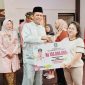 Dalam rangka memperingati Hari Jadi Provinsi Kepulauan Riau ke-22, Gubernur Provinsi Kepri, H. Ansar Ahmad, secara langsung memberikan Bantuan Hibah Permodalan kepada 537 pelaku UMKM di Kecamatan Tanjungpinang Kota, Tanjungpinang, pada Selasa (24/9/2024). Foto: Diskominfo Kepri