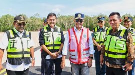 Kunjungan Menteri Perhubungan RI Budi Karya Sumadi didampingi Gubernur Kepulauan Riau, H. Ansar Ahmad dan Bupati Karimun Aunur Rafiq saat meninjau Bandara Raja Haji Abdullah Karimun. Foto: Diskominfo Kepri