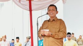 Gubernur Ansar Ahmad saat memimpin apel bersama di Halaman Kantor Gubernur, Dompak. Foto: Diskominfo Kepri