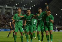 Pesepak bola Jawa Timur berselebrasi usai mencetak gol ke gawang tim sepak bola Aceh pada pertandingan babak semifinal PON XXI Aceh-Sumut 2024 di Stadion Harapan Bangsa, Banda Aceh, Aceh, Senin (16/9/2024). FOTO: Wahyu MC Jatim