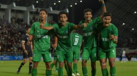Pesepak bola Jawa Timur berselebrasi usai mencetak gol ke gawang tim sepak bola Aceh pada pertandingan babak semifinal PON XXI Aceh-Sumut 2024 di Stadion Harapan Bangsa, Banda Aceh, Aceh, Senin (16/9/2024). FOTO: Wahyu MC Jatim