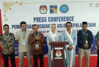 Pasangan calon Bupati dan Wakil Bupati Natuna, Cen Sui Lan-Jarmin Sidik, atau yang dikenal dengan singkatan Cermin, menjalani psikotes dan wawancara di Rumah Sakit Badan Pengusahaan (RSBP) Batam, Minggu (1/9/2024). Foto: INIKEPRI.COM