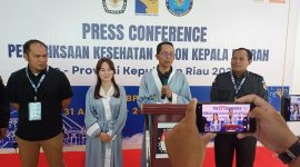 Calon Wali Kota Batam, Amsakar Achmad, dan Calon Wakil Wali Kota Batam, Li Claudia Chandra, menjalani rangkaian pemeriksaan kesehatan di Rumah Sakit BP Batam pada Minggu (1/9/2024). Foto: INIKEPRI.COM
