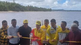 Anggota Dewan Perwakilan Rakyat (DPR) RI dari daerah pemilihan (dapil) Kepulauan Riau, Cen Sui Lan, terus menunjukkan perhatian besar terhadap Kabupaten Natuna. Melalui dana aspirasinya, Cen Sui Lan telah menyalurkan banyak anggaran untuk pembangunan, termasuk pembangunan Pasar Ikan Terapung di Desa Kelanga dan pasar Sebadai Ulu. Foto: INIKEPRI.COM