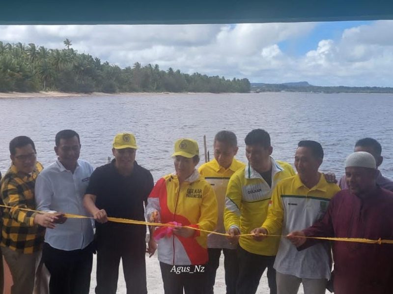Anggota Dewan Perwakilan Rakyat (DPR) RI dari daerah pemilihan (dapil) Kepulauan Riau, Cen Sui Lan, terus menunjukkan perhatian besar terhadap Kabupaten Natuna. Melalui dana aspirasinya, Cen Sui Lan telah menyalurkan banyak anggaran untuk pembangunan, termasuk pembangunan Pasar Ikan Terapung di Desa Kelanga dan pasar Sebadai Ulu. Foto: INIKEPRI.COM