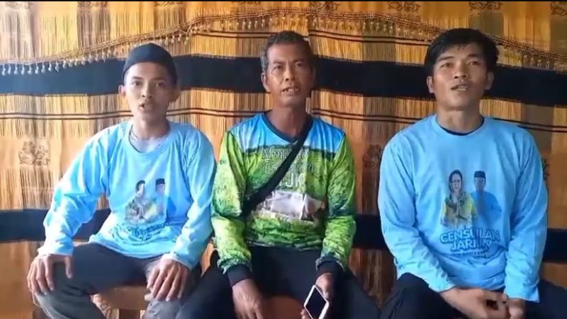 warga Mekar Jaya, Kecamatan Bunguran Barat, menyatakan dukungan mereka terhadap pasangan Cermin dalam Pemilihan Kepala Daerah (Pilkada) November mendatang. Foto: INIKEPRI.COM