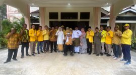Cen Sui Lan saat menyambangi kediaman Daeng Rusnadi. Foto: INIKEPRI.COM
