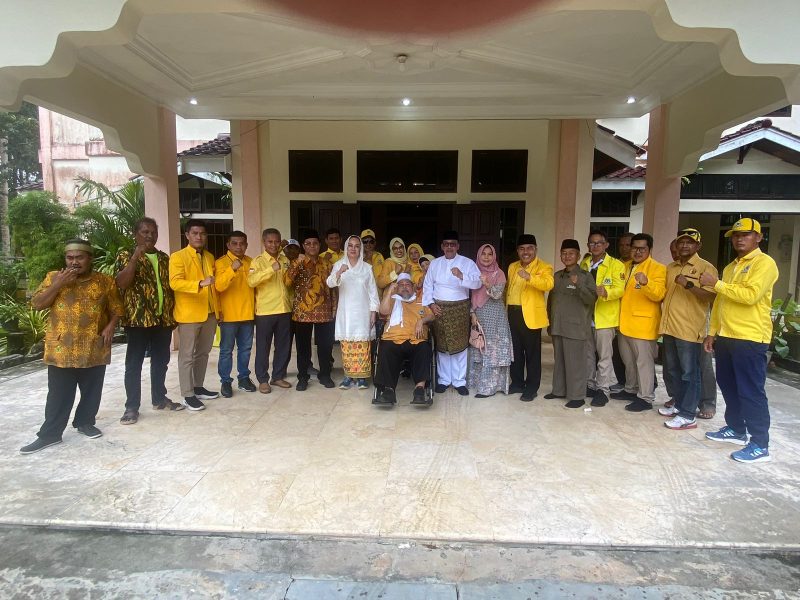 Cen Sui Lan saat menyambangi kediaman Daeng Rusnadi. Foto: INIKEPRI.COM