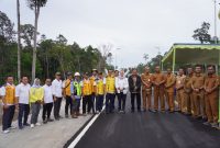 Cen Sui Lan, anggota DPR-RI dari daerah pemilihan (dapil) Provinsi Kepulauan Riau (Kepri), terus menunjukkan komitmennya dalam membangun daerah. Salah satu proyek nasional yang berhasil ia dorong adalah pembangunan ruas jalan hotmix Kelarik sepanjang 8 kilometer pada tahun 2022.  Foto: INIKEPRI.COM