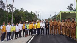 Cen Sui Lan, anggota DPR-RI dari daerah pemilihan (dapil) Provinsi Kepulauan Riau (Kepri), terus menunjukkan komitmennya dalam membangun daerah. Salah satu proyek nasional yang berhasil ia dorong adalah pembangunan ruas jalan hotmix Kelarik sepanjang 8 kilometer pada tahun 2022.  Foto: INIKEPRI.COM