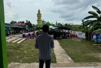 Wakil Wali Kota Batam yang sekaligus Calon Wali Kota Batam, Amsakar Achmad, bersembang ke Pulau Buluh, Kecamatan Bulang, Kota Batam, Minggu (8/9/2024) pagi, dalam rangka menyerap harapan dari masyarakat setempat, pada kegiatan Silaturahmi dan Bincang Santai ASLI (Amsakar Achmad -Li Claudia Chandra, red). Foto: INIKEPRI.COM