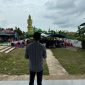 Wakil Wali Kota Batam yang sekaligus Calon Wali Kota Batam, Amsakar Achmad, bersembang ke Pulau Buluh, Kecamatan Bulang, Kota Batam, Minggu (8/9/2024) pagi, dalam rangka menyerap harapan dari masyarakat setempat, pada kegiatan Silaturahmi dan Bincang Santai ASLI (Amsakar Achmad -Li Claudia Chandra, red). Foto: INIKEPRI.COM