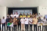 Anggota Dewan Perwakilan Rakyat (DPR) RI, Cen Sui Lan, mendampingi Gubernur Kepulauan Riau (Kepri) Ansar Ahmad dalam kunjungan kerja ke Kecamatan Pulau Tiga, Rabu, 11 September 2024. Foto: INIKEPRI.COM