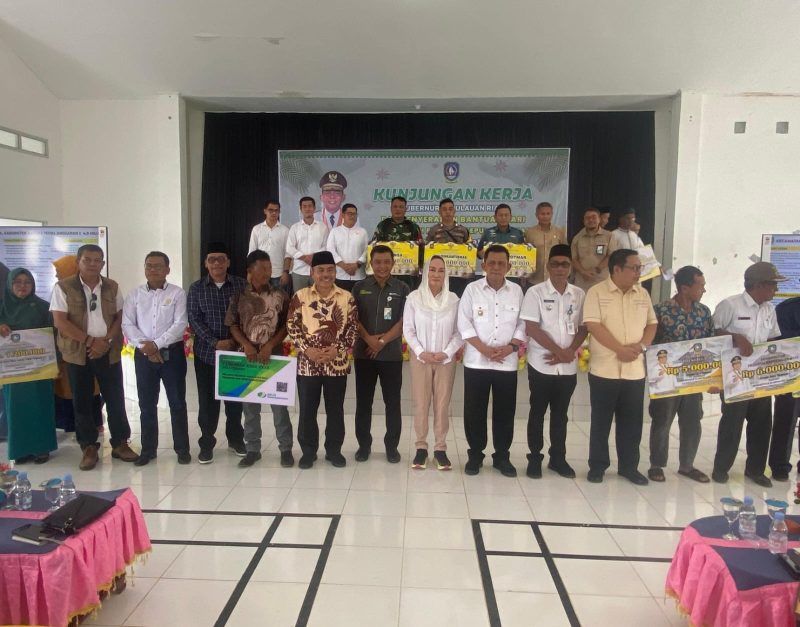 Gubernur Kepulauan Riau (Kepri), Ansar Ahmad, melanjutkan rangkaian kunjungan kerjanya (kunker) ke Kecamatan Pulau Tiga Barat, Rabu, 11 September 2024, setelah sebelumnya mengunjungi Kecamatan Pulau Tiga. Foto: INIKEPRI.COM