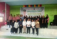 Di sela-sela kunjungan kerjanya, dalam kata sambutannya setelah menyerahkan bantuan, Gubernur Kepulauan Riau, Ansar Ahmad mengatakan bahwa tidak gampang cari anggaran ke pusat. Foto: INIKEPRI.COM