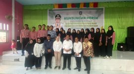 Di sela-sela kunjungan kerjanya, dalam kata sambutannya setelah menyerahkan bantuan, Gubernur Kepulauan Riau, Ansar Ahmad mengatakan bahwa tidak gampang cari anggaran ke pusat. Foto: INIKEPRI.COM