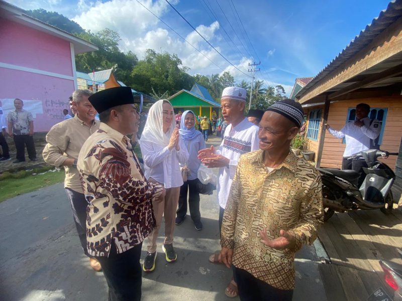 Anggota DPR-RI Cen Sui Lan melanjutkan rangkaian kunjungan kerja (kunker) bersama Gubernur Kepulauan Riau (Kepri) Ansar Ahmad ke Desa Tanjung Kumbik Utara, Kecamatan Pulau Tiga Barat, Rabu, 11 September 2024. Foto: INIKEPRI.COM