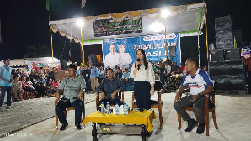 Calon Walikota dan Wakil Wali Kota Batam 2024, Amsakar Achmad dan Li Claudia Chandra (ASLI) melanjutkan rangkaian Silaturahmi dan Bincang Santai ASLI ke Kecamatan Sei Beduk, tepatnya di Pasar Bida Ayu, Kota Batam, pada Rabu (11/9/2024), malam. Foto: INIKEPRI.COM