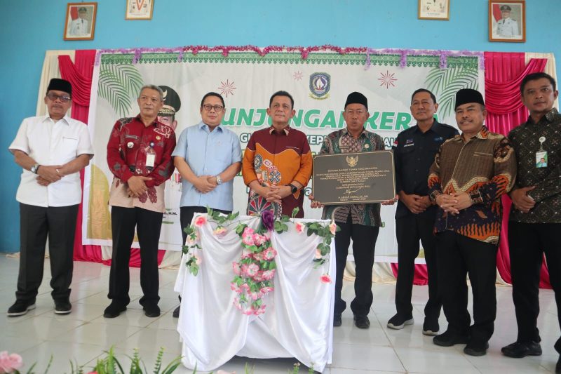 Ansar Ahmad, ketika melakukan kunjungan kerja ke Kelarik, Kecamatan Bunguran Utara, Kabupaten Natuna, Kamis (12/09/2024) pagi. Foto: INIKEPRI.COM