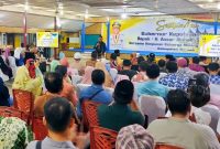 Gubernur Kepri, Ansar Ahmad, saat mengadakan silaturahmi dengan Himpunan Keluarga Minang Sakato (HKMS) di RM Sisi Basisir, Kamis malam (12/09/2024). Foto: INIKEPRI.COM