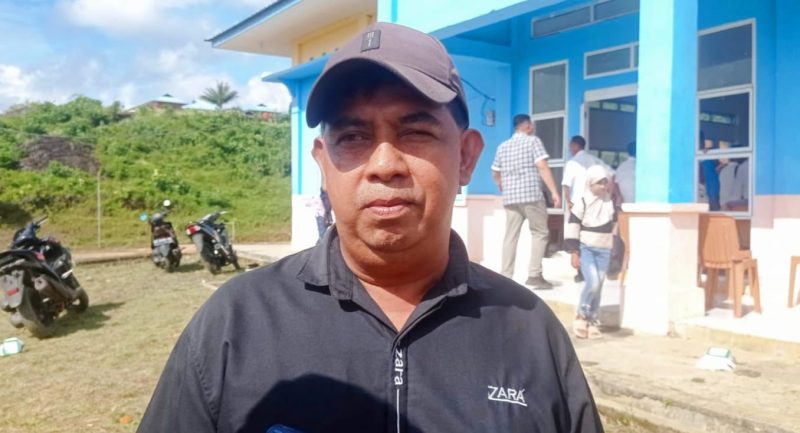 Tarmadi, warga Desa Tanjung Batang, Kecamatan Pulau Tiga, menyatakan dukungannya untuk pasangan CERMIN pada Pilkada Natuna 2024. Foto: INIKEPRI.COM