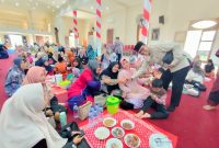 Calon Wakil Bupati (Cawabup) Natuna, Jarmin Sidik, turut hadir dalam peringatan Maulid Nabi Muhammad SAW yang diselenggarakan oleh Himpunan Keluarga Serasan (HKS) di Gedung Sri Srindit, Kecamatan Bunguran Timur, pada Senin, 16 September 2024 pagi. Foto: INIKEPRI.COM