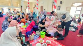 Calon Wakil Bupati (Cawabup) Natuna, Jarmin Sidik, turut hadir dalam peringatan Maulid Nabi Muhammad SAW yang diselenggarakan oleh Himpunan Keluarga Serasan (HKS) di Gedung Sri Srindit, Kecamatan Bunguran Timur, pada Senin, 16 September 2024 pagi. Foto: INIKEPRI.COM