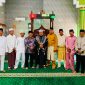 Calon Wakil Bupati Natuna, Jarmin Sidik, bersama anggota DPRD Provinsi Kepulauan Riau (Kepri) Mustamin Bakri, menempuh perjalanan laut menuju Desa Pulau Tiga pada Senin, 16 September 2024. Foto: INIKEPRI.COM