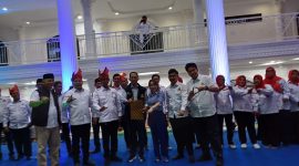 Dukungan terhadap pasangan calon Walikota dan Wakil Walikota Batam, Amsakar Achmad dan Li Claudia Chandra (ASLI), terus mengalir. Salah satu dukungan besar datang dari Persatuan Pemuda Tempatan (PERPAT) Kota Batam pada Sabtu malam (21/9), dalam acara yang dihadiri ratusan anggota organisasi tersebut. Foto: INIKEPRI.COM