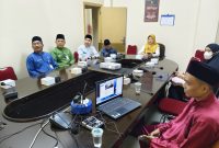 Pemerintah Kota Tanjungpinang kembali mengikuti Rapat Koordinasi rutin Pembahasan Langkah Konkret Pengendalian Inflasi di Daerah secara hybrid bersama Kementerian Dalam Negeri, berlangsung di Ruang Rapat Engku Putri Raja Hamidah, Lantai 3 Kantor Wali Kota Tanjungpinang, Senin (23/09/2024). Foto: Diskominfo Tanjungpinang