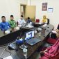 Pemerintah Kota Tanjungpinang kembali mengikuti Rapat Koordinasi rutin Pembahasan Langkah Konkret Pengendalian Inflasi di Daerah secara hybrid bersama Kementerian Dalam Negeri, berlangsung di Ruang Rapat Engku Putri Raja Hamidah, Lantai 3 Kantor Wali Kota Tanjungpinang, Senin (23/09/2024). Foto: Diskominfo Tanjungpinang