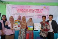 PT PLN Batam berkomitmen untuk terus mendukung pengembangan UMKM, salah satunya melalui Srikandi PLN Batam dengan menyelenggarakan Program Srikandi Movement: Women Support Women yang mengangkat tema “Mendukung Pengembangan UMKM Binaan PT PLN Batam melalui Pelatihan Melukis dan Pelatihan Digital Marketing di Kampung Seni Batam”, Selasa (24/9/2024). Foto: INIKEPRI.COM
