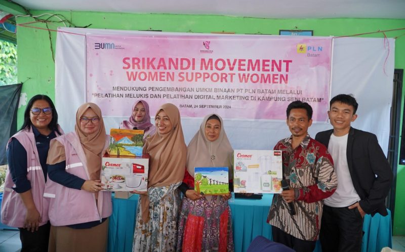 PT PLN Batam berkomitmen untuk terus mendukung pengembangan UMKM, salah satunya melalui Srikandi PLN Batam dengan menyelenggarakan Program Srikandi Movement: Women Support Women yang mengangkat tema “Mendukung Pengembangan UMKM Binaan PT PLN Batam melalui Pelatihan Melukis dan Pelatihan Digital Marketing di Kampung Seni Batam”, Selasa (24/9/2024). Foto: INIKEPRI.COM
