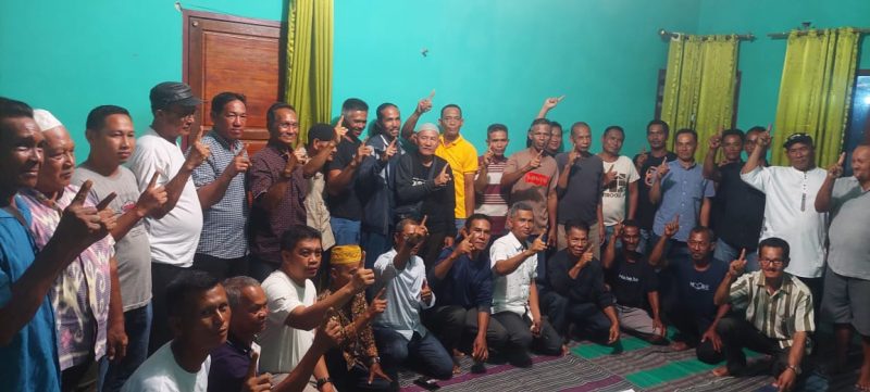 Sekelompok warga dari Kecamatan Serasan dan Kecamatan Serasan Timur (Pulau Serasan), Kabupaten Natuna, yang menamakan diri sebagai Relawan Pemenangan Cermin Pulau Serasan, mengaku siap untuk berjuang bersama memenangkan pasangan calon (Palon) Bupati dan Wakil Bupati Natuna nomor urut 1 (satu), Cen Sui Lan – Jarmin Sidik (Cermin). Foto: INIKEPRI.COM