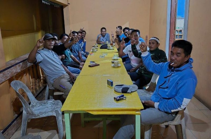 Sekretaris tim pemenangan pasangan calon Bupati dan Wakil Bupati Natuna, Cen Sui Lan-Jarmin Sidik (CERMIN), Marzuki, mengadakan konsolidasi bersama Pimpinan Anak Cabang (PAC) partai Gerindra di Kecamatan Bunguran Barat, Rabu, 25 September 2024. Foto:INIKEPRI.COM