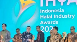 Pemerintah Provinsi Kepulauan Riau kembali meraih prestasi membanggakan di ajang Indonesia Halal Industry Award (IHYA) 2024. Untuk kedua kalinya, Kepri mendapatkan penghargaan bergengsi ini, setelah sebelumnya juga meraih penghargaan yang sama pada tahun 2023. Foto: Diskominfo kepri
