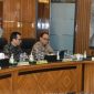 Menko Polhukan Hadi Tjahjanto (kanan), Menkominfo Budi Arie Setiadi (kedua dari kanan), Wamenkominfo Nezar Patria (kedua dari kiri), Dirjen Aptika Kominfo Hokky Situngkir (kiri). Foto: Humas Kominfo