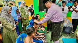 Masyarakat Pulau Penyengat menggelar tradisi Mandi Safar pada penghujung bulan Safar, sebuah acara tahunan yang sarat nilai keagamaan dan budaya. Foto: Diskominfo Tanjungpinang