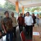 Kepala Dinas Kesehatan Pengendalian Penduduk dan KB Kota Tanjungpinang, Rustam mendampingi kunjungan Menteri Kesehatan Republik Indonesia di Puskesmas Batu 10, Minggu (15/9/2024). Foto: Diskominfo Tanjungpinang