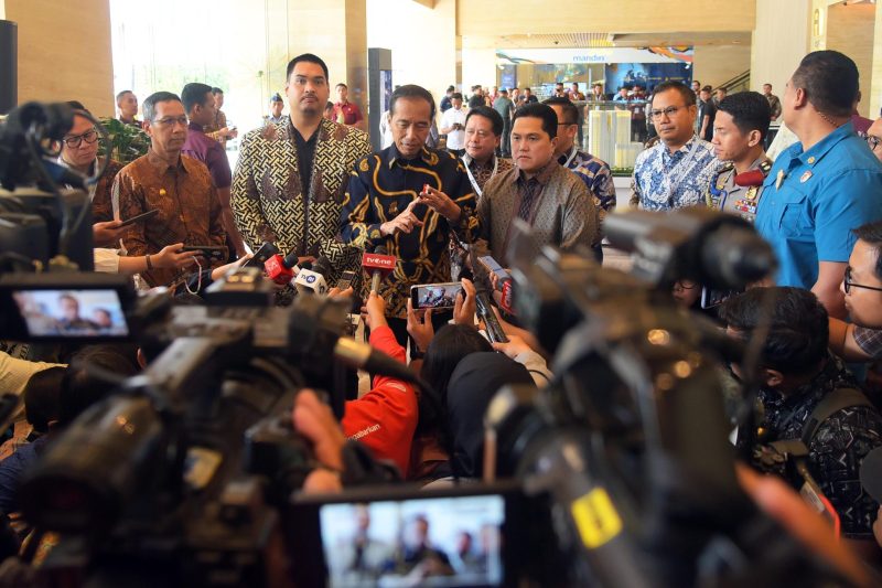 Presiden Joko Widodo (Jokowi) memberikan keterangan pers usai Peresmian Kawasan Indonesia Islamic Financial Center dan Kantor FIBA Indonesia di Menara Danareksa, Jakarta, Selasa (17/09/2024) pagi. Foto: Humas Setkab/Rahmat