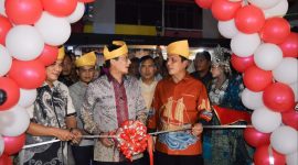 Gubernur Kepri Ansar Ahmad mendampingi Menparekraf Sandiaga Uno beberapa waktu lalu. Foto: Diskominfo Kepri